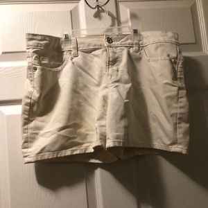 Stylus size 12 womens white shorts